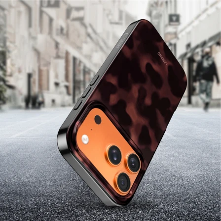 8-etui-iphone-17-pro-lamano-panther-tyl-design.webp