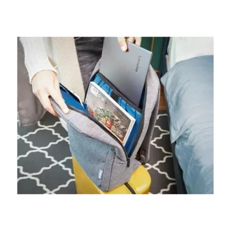 Pakowanie laptopa i magazynu do plecaka Lenovo B210