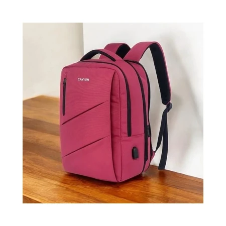 Plecak Canyon BPE-5 na biurku - widok 3/4 z portem USB na boku