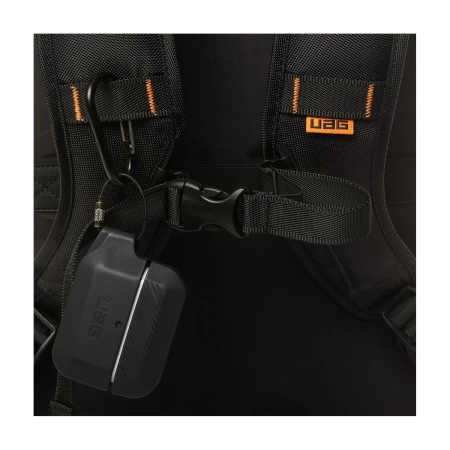 Pas piersiowy i szelki plecaka UAG Standard Issue 18 l z bliska