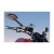 R9-Clip-PD z telefonem przy manetce motocykla — widok z boku na mocowanie na kierownicy