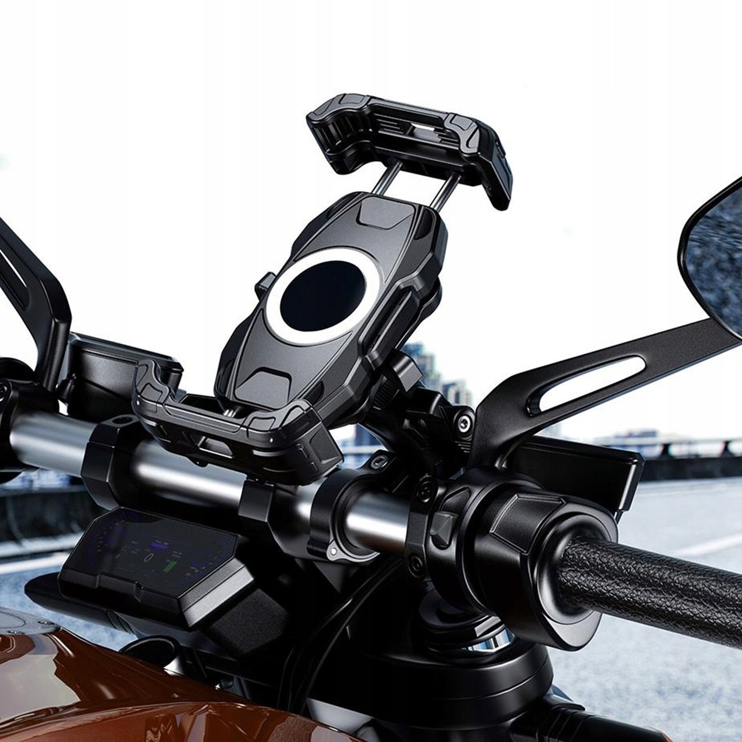 eXtremestyle R22 zamocowany na kierownicy motocykla między lusterkami, bez telefonu