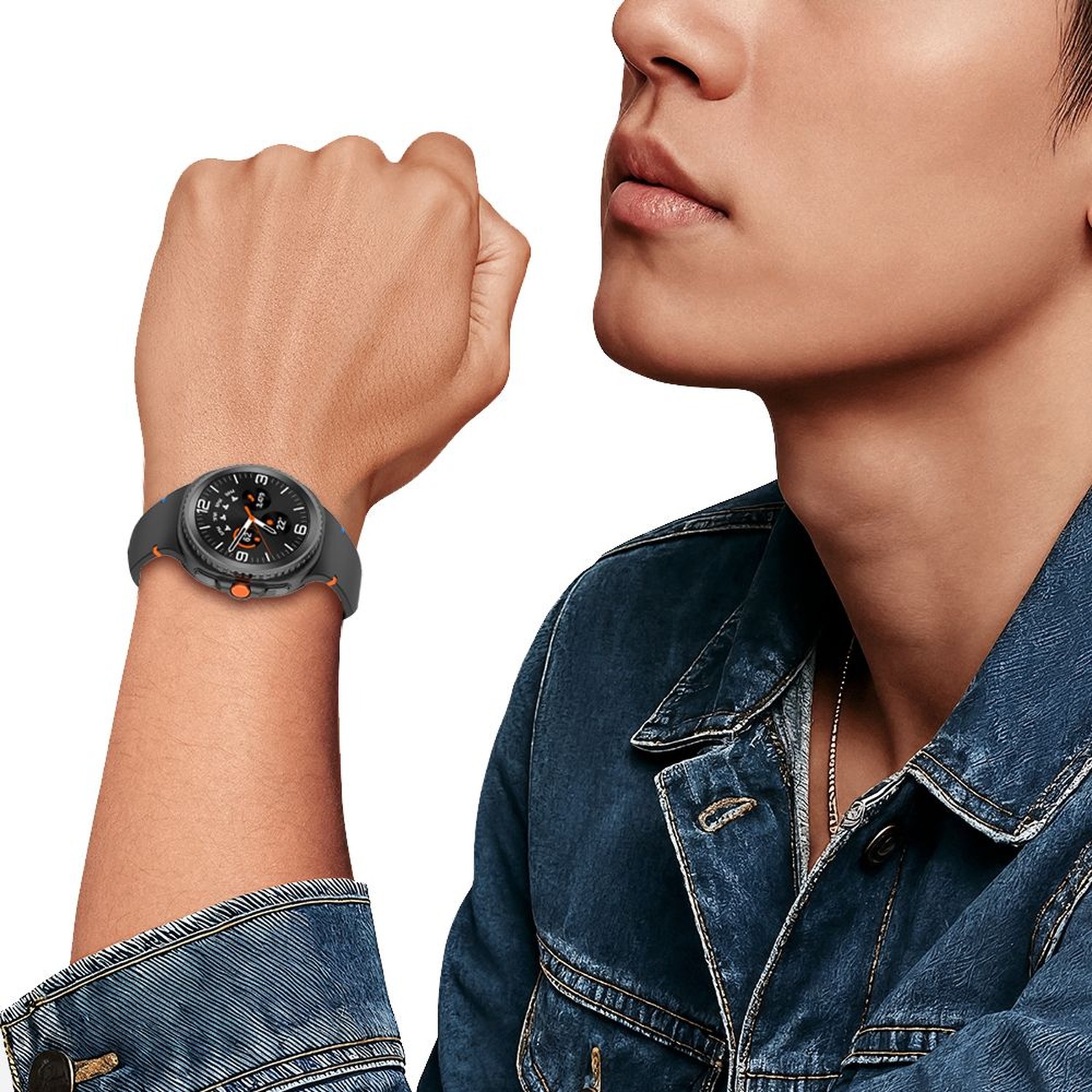 Galaxy Watch 8 z paskiem Silicone czarnym na nadgarstku mężczyzny